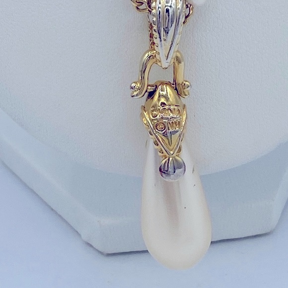 Signed Nolan Miller GoldTone Chain With Faux Pearls And A Pearl Pendant Necklace - Picture 9 of 16